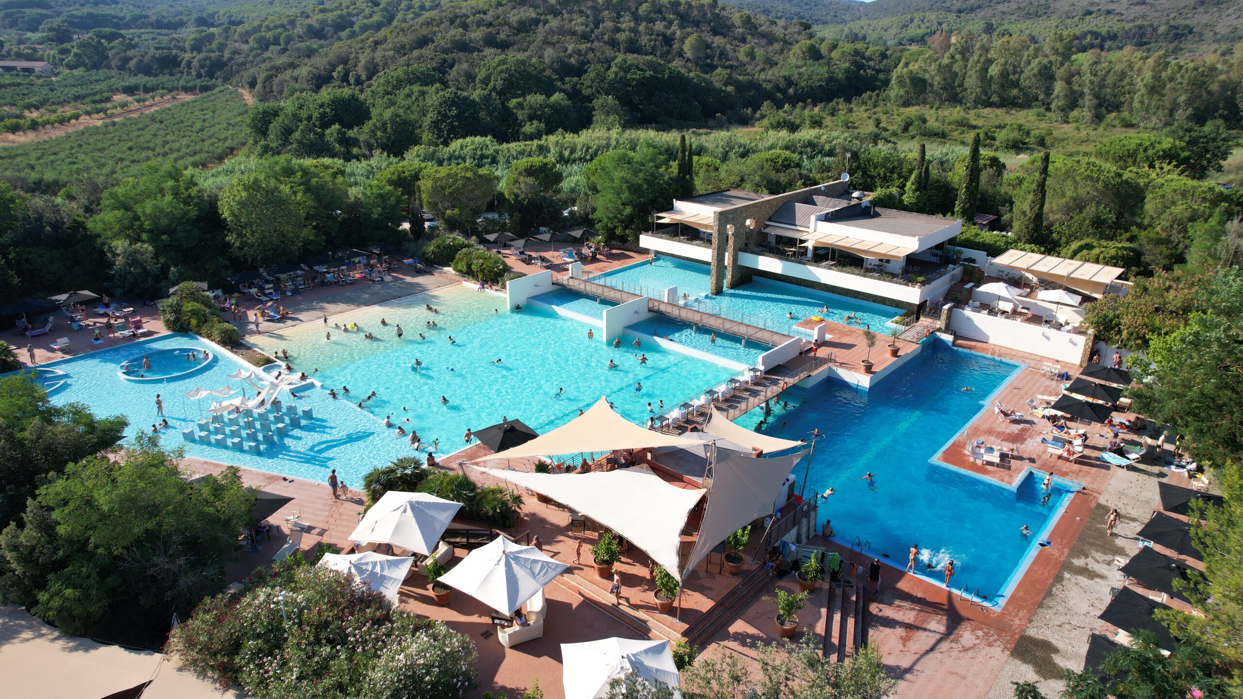 La piscina del Rocchette Camping Village