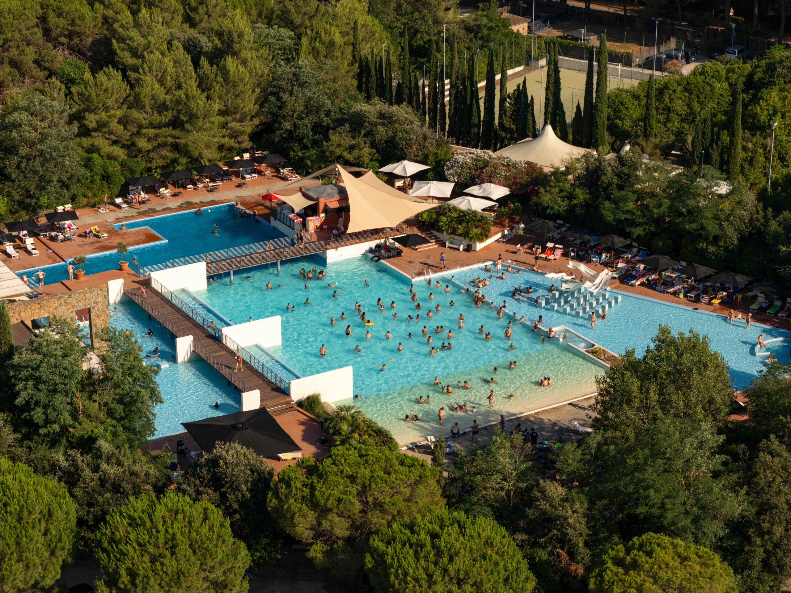 La piscina del Rocchette Camping Village
